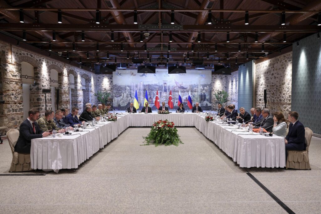 Ucraina, Kiev e Mosca tornano a parlarsi a Istanbul: Zelensky vuole incontrare Putin Ucraina, Kiev e Mosca tornano a parlarsi a Istanbul: Zelensky vuole incontrare Putin