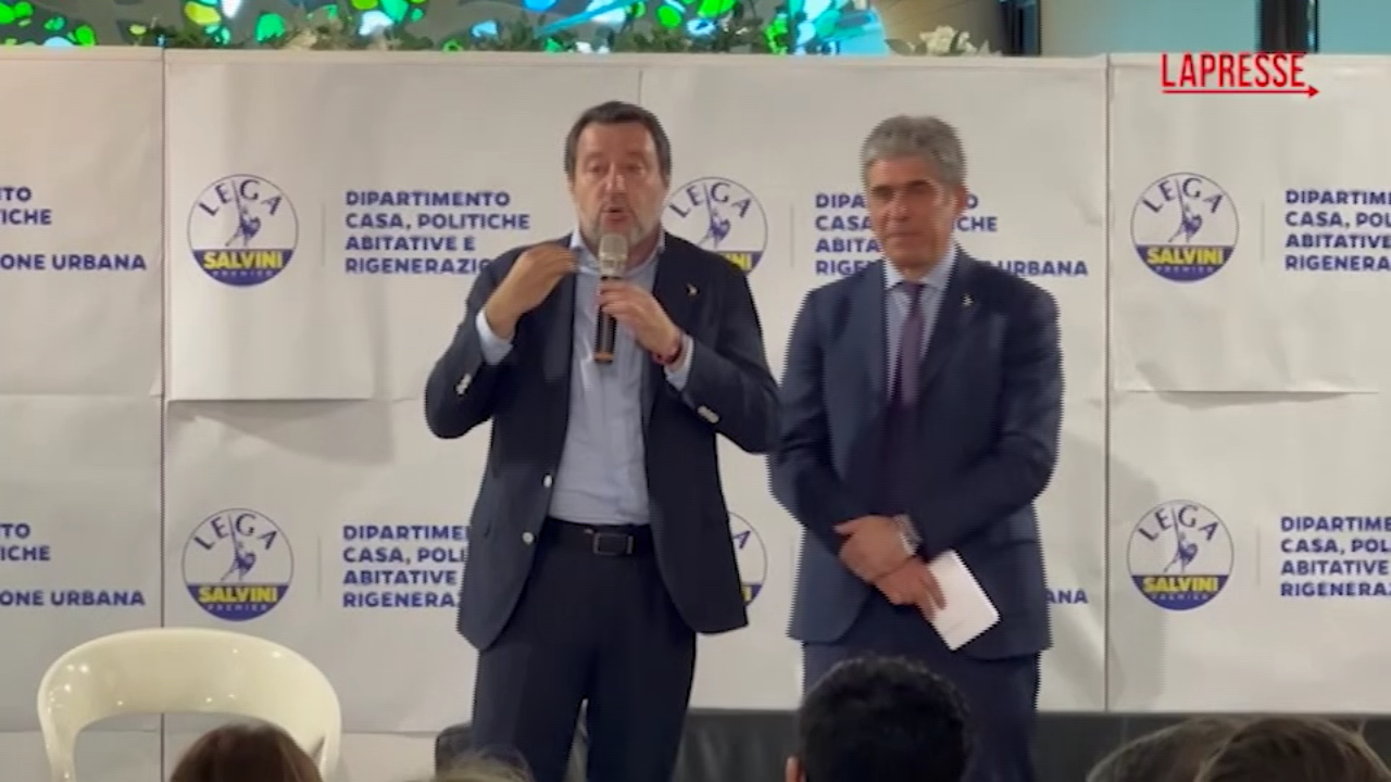 governo salvini spread ai minimi storici un bacione a monti e draghi