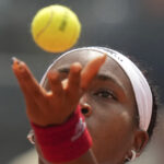 Internazionali di Roma 2025, Gauff serve ma Zheng non è in campo: il video virale