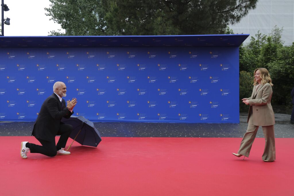 meloni a tirana per vertice comunità politica europea avanti a fianco di kiev da Lapresse.it meloni a tirana per vertice comunità politica europea avanti a fianco di kiev