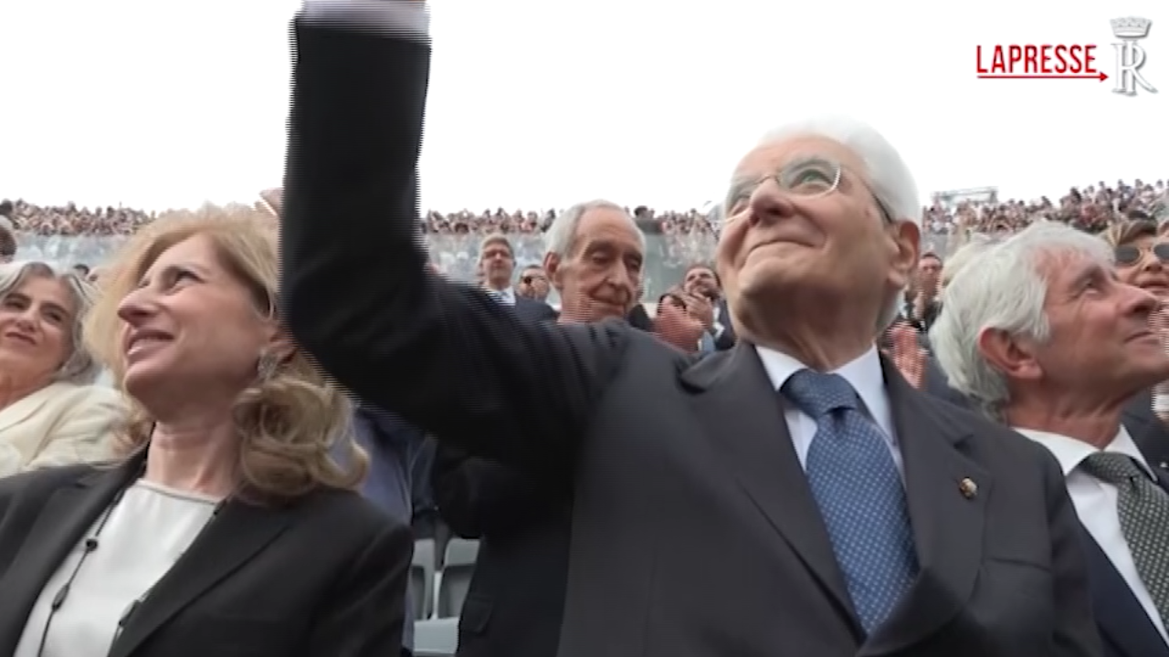Internazionali Roma 2025, Mattarella al Foro Italico accolto da un’ovazione Internazionali Roma 2025, Mattarella al Foro Italico accolto da un’ovazione