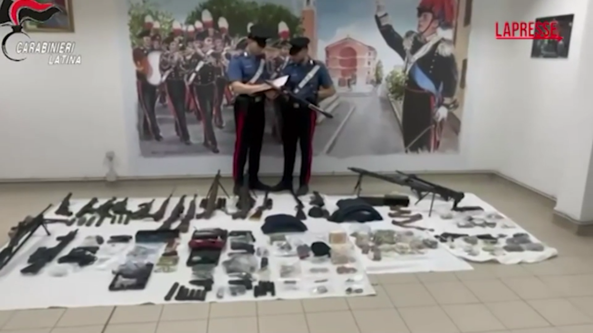 Latina, deteneva armi da guerra e droga: arrestato 46enne spagnolo