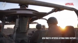 Gaza, le immagini dell’esercito israeliano che opera nel nord della Striscia