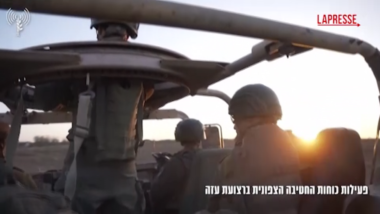 Gaza, le immagini dell’esercito israeliano che opera nel nord della Striscia Gaza, le immagini dell’esercito israeliano che opera nel nord della Striscia