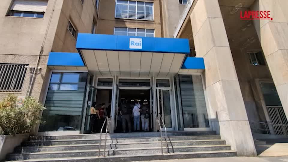 milano centro sociale il cantiere occupa sede rai silenzio sui referendum