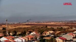 Gaza, fumo per le esplosioni nel nord della Striscia