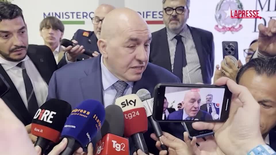 Ucraina, Crosetto: “Meloni assente a vertice Volenterosi? È sempre in contatto con leader Ue” Ucraina, Crosetto: “Meloni assente a vertice Volenterosi? È sempre in contatto con leader Ue”