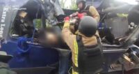 Un frame del video relativo ai soccorsi a Sumy, in Ucraina, dopo che un autobus è stato colpito da un drone russo uccidendo 9 civili