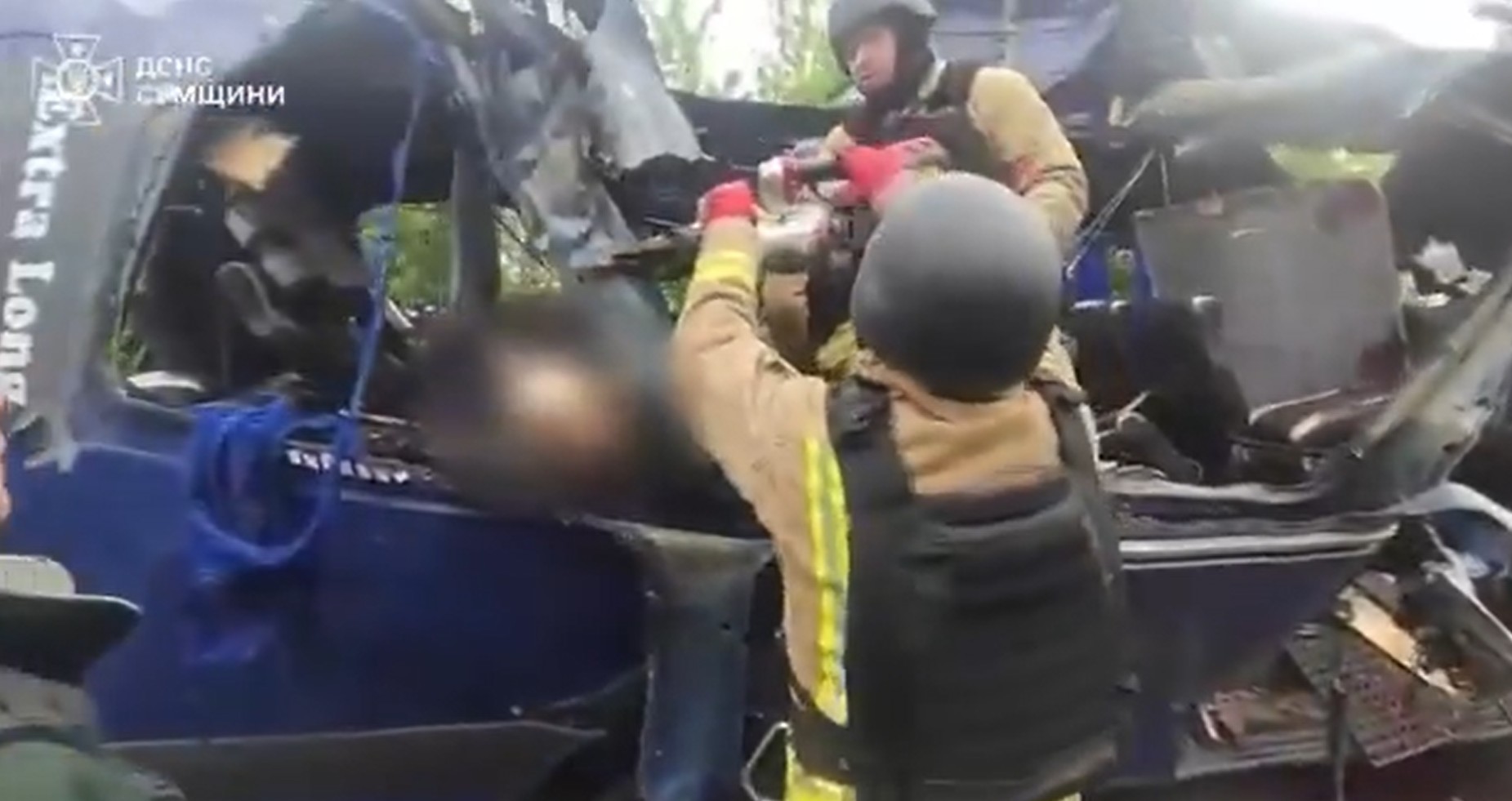 Ucraina, drone russo colpisce autobus a Sumy: 9 morti Ucraina, drone russo colpisce autobus a Sumy: 9 morti
