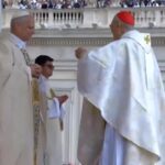 Papa Leone XIV, il pontefice riceve l’Anello del Pescatore e si commuove