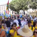 Tenerife, manifestanti in piazza contro il turismo di massa