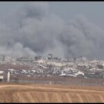 Gaza, colonne di fumo dalla Striscia dopo attacchi Israele