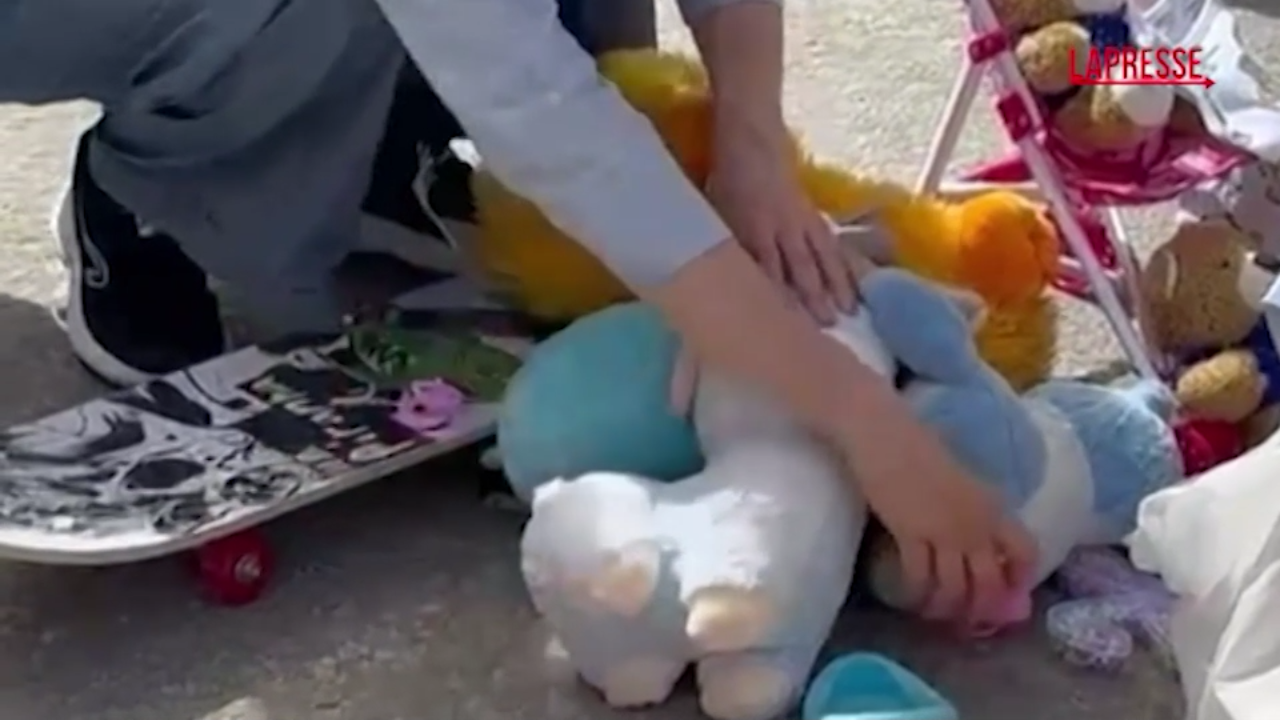 Gaza, delegazione italiana a Rafah deposita giocattoli per bimbi palestinesi Gaza, delegazione italiana a Rafah deposita giocattoli per bimbi palestinesi