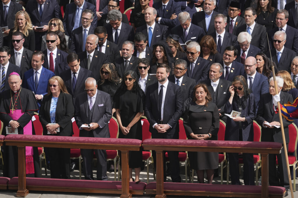 papa leone xiv da mattarella a meloni da zelensky a vance le foto dell insediamento del pontefice