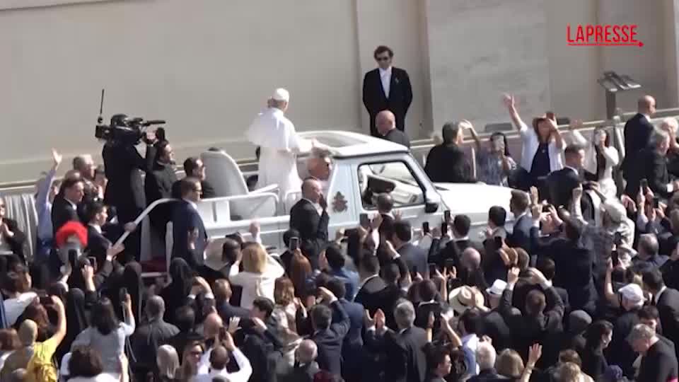 Papa Leone XIV, si apre il pontificato con la messa di insediamento a San Pietro: le immagini della giornata Papa Leone XIV, si apre il pontificato con la messa di insediamento a San Pietro: le immagini della giornata