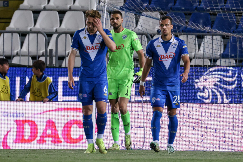 Caos in Serie B, rinviati i playout: Brescia a rischio retrocessione Caos in Serie B, rinviati i playout: Brescia a rischio retrocessione