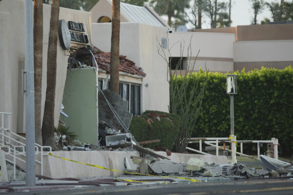 Esplosione fuori da una clinica in California, una vittima