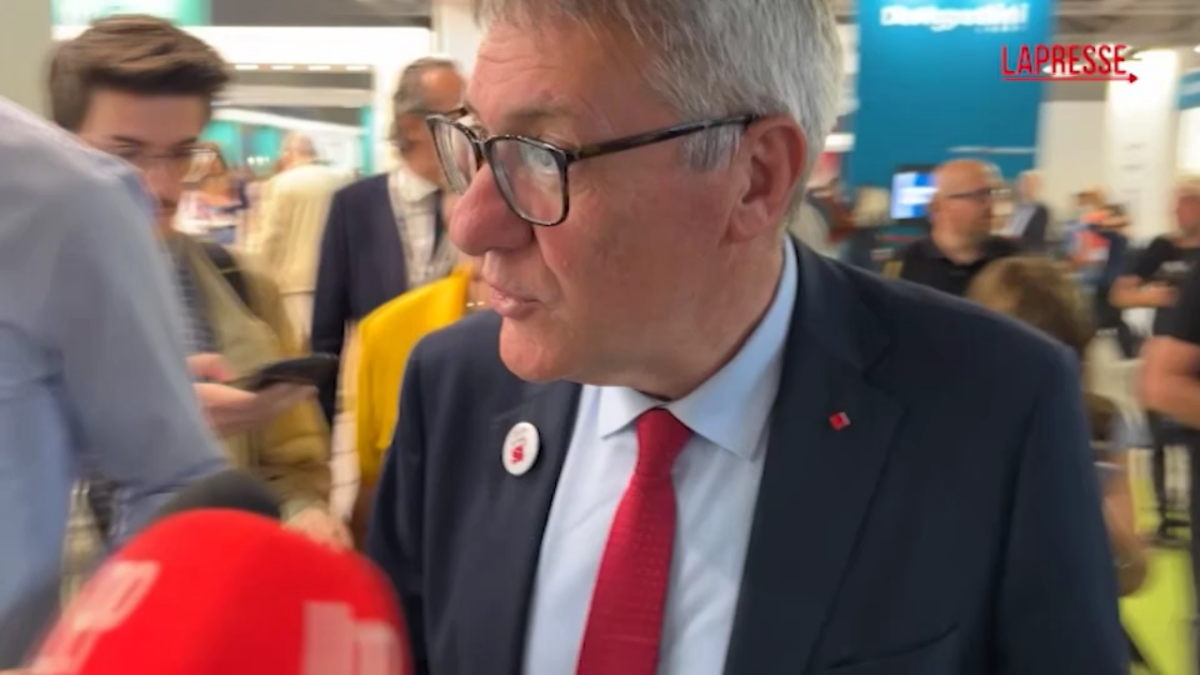 Torino, Landini al Salone del Libro: “Rimettere al centro il lavoro e le persone”