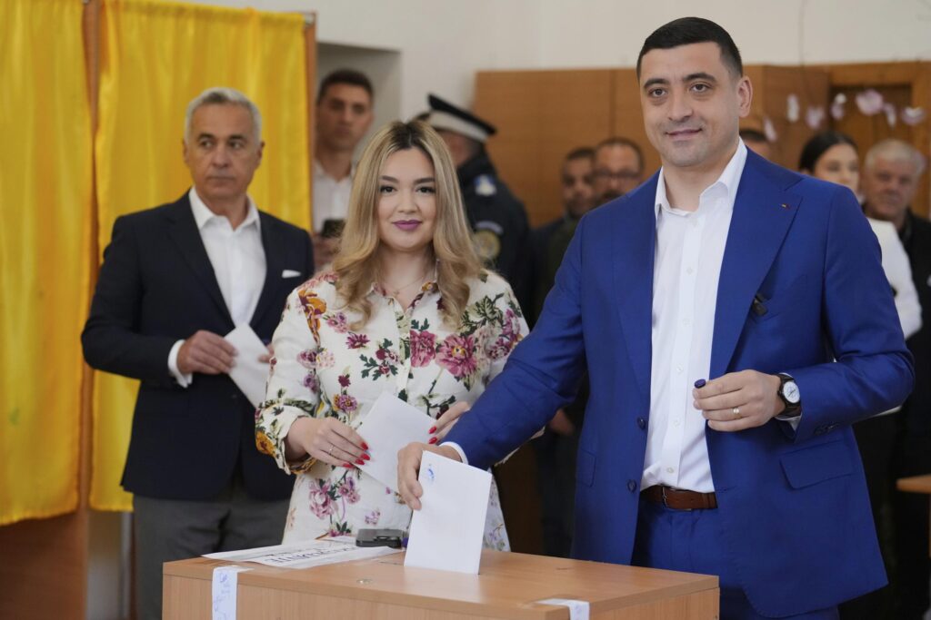 Elezioni Romania, in corso il ballottaggio: ancora allarme su interferenze russe Elezioni Romania, in corso il ballottaggio: ancora allarme su interferenze russe