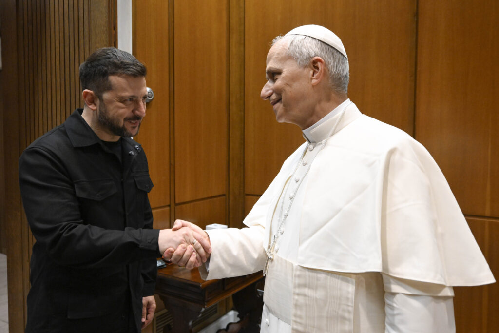 Zelensky incontra Papa Leone XIV: “Grazie per piattaforma di negoziati” Zelensky incontra Papa Leone XIV: “Grazie per piattaforma di negoziati”