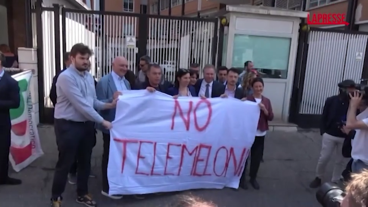 Referendum 2025, Schlein davanti agli studi Rai: “Informi i cittadini, no a Telemeloni” Referendum 2025, Schlein davanti agli studi Rai: “Informi i cittadini, no a Telemeloni”