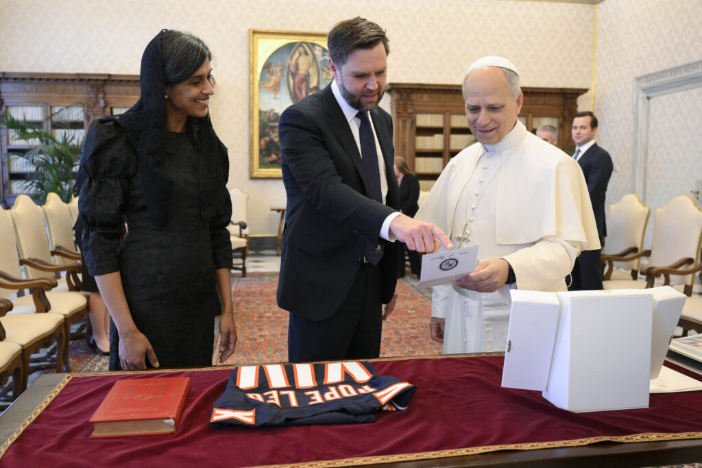 Incontro Papa Leone XIV JD Vance: consegnato invito di Trump ad andare negli Usa Incontro Papa Leone XIV JD Vance: consegnato invito di Trump ad andare negli Usa