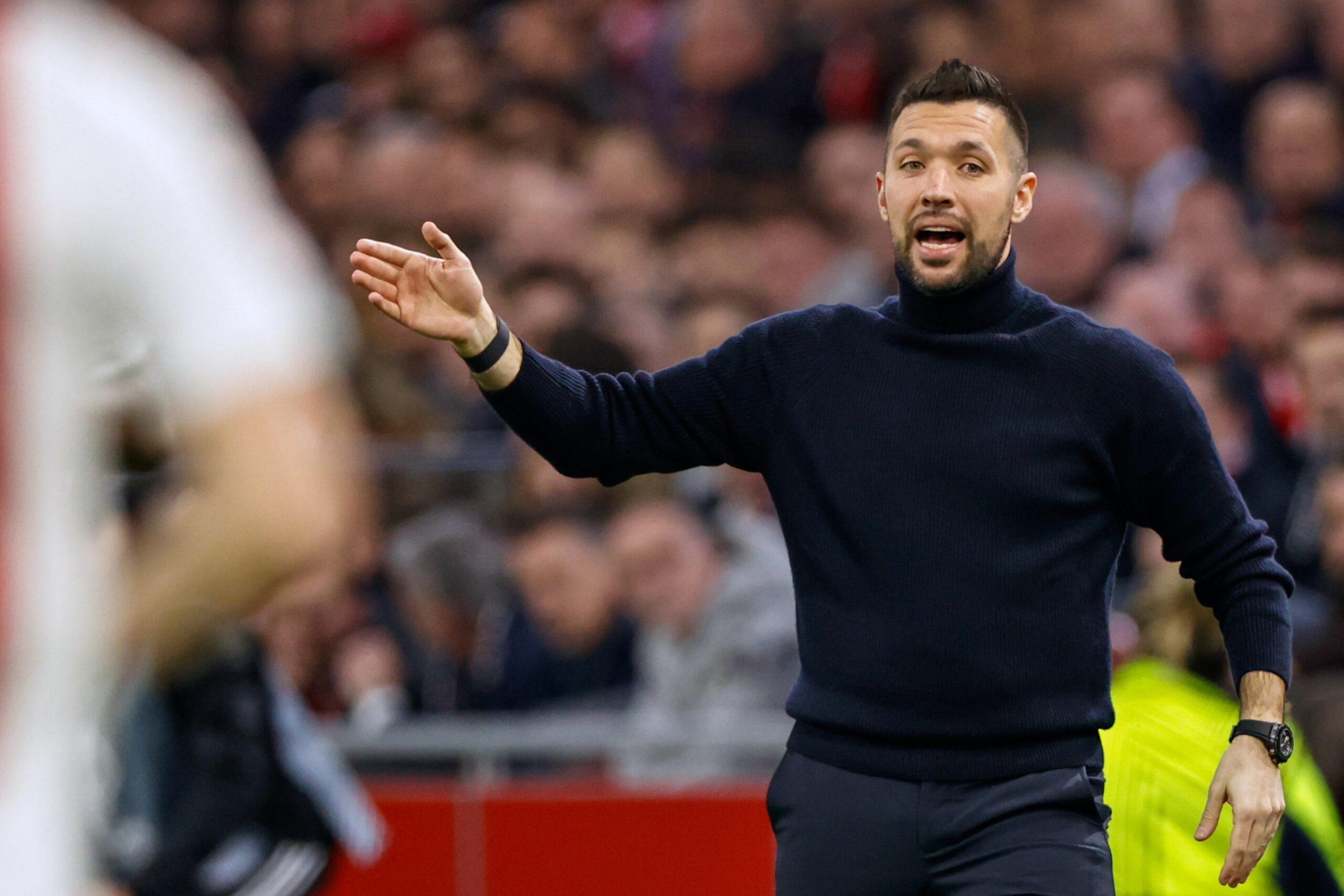 Farioli lascia l’Ajax: “Stessi obiettivi ma visioni diverse” Farioli lascia l’Ajax: “Stessi obiettivi ma visioni diverse”