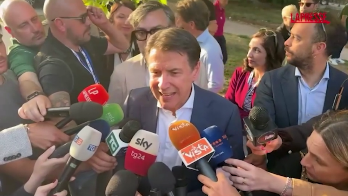 Ucraina, Conte: “Weekend disastroso Italia, a Meloni non basta foto per rimediare”