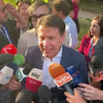 Ucraina, Conte: “Weekend disastroso Italia, a Meloni non basta foto per rimediare”