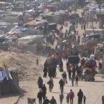 Gaza, Israele ordina l’evacuazione a Khan Younis: residenti in strada