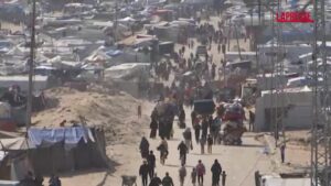 Gaza, Israele ordina l’evacuazione a Khan Younis: residenti in strada