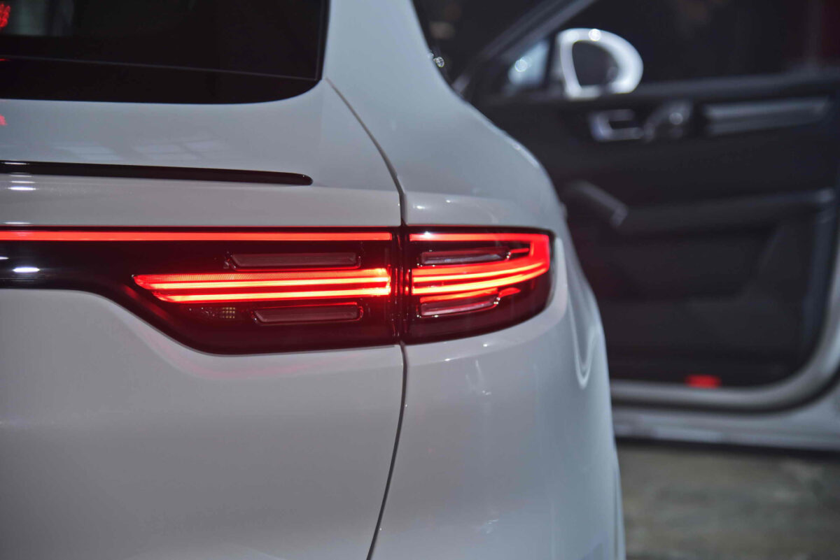 Schianto a 350 km/h su pista Porsche a Nardò, collaudatore salvo