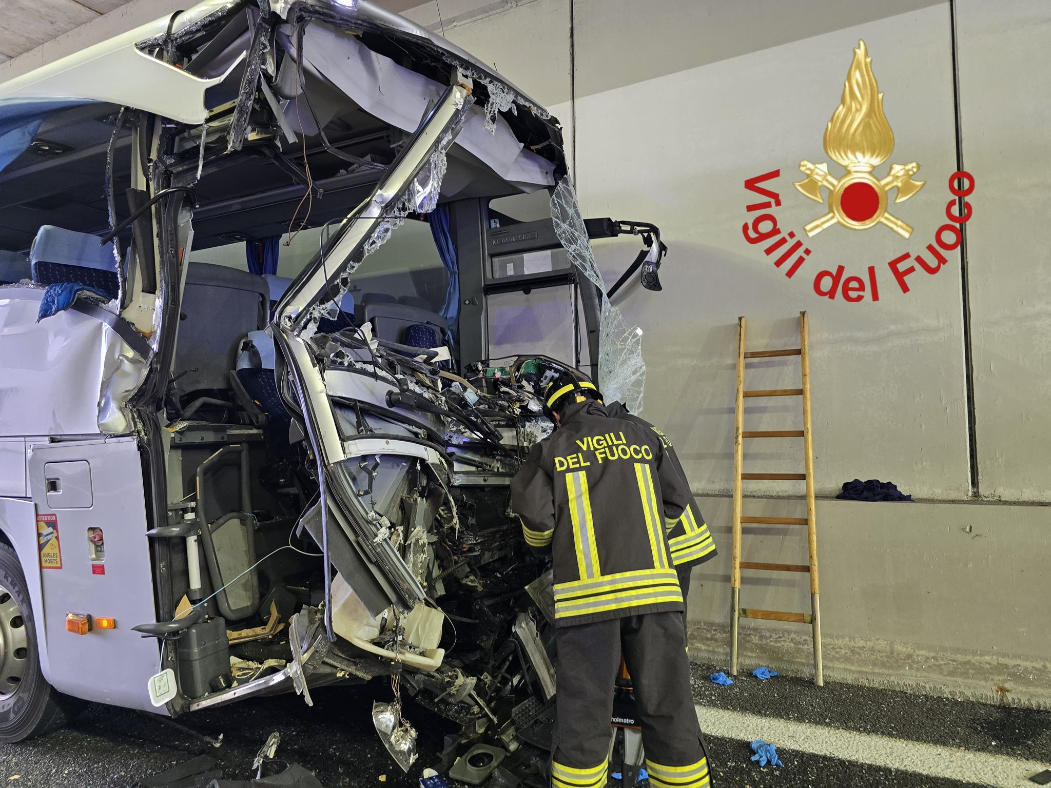 Incidente pullman Pedemontana, maestra morta: arresti domiciliari per l’autista del bus