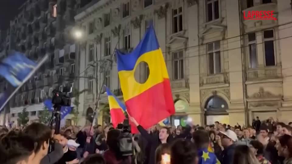 Elezioni Romania, i festeggiamenti a Bucarest per la vittoria di Nicusor Dan Elezioni Romania, i festeggiamenti a Bucarest per la vittoria di Nicusor Dan