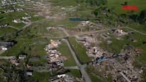 Usa, le immagini dal drone mostrano la distruzione del tornado
