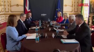 Ue-Gb, incontro Starmer-von der Leyen: “Guardiamo avanti”
