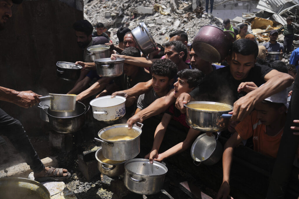 Gaza, attacchi di Israele: almeno 60 morti Gaza, attacchi di Israele: almeno 60 morti