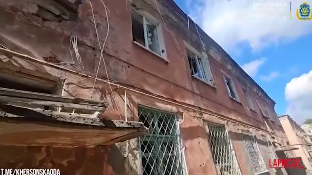 Ucraina, bome russe su Kherson: diversi i feriti Ucraina, bome russe su Kherson: diversi i feriti