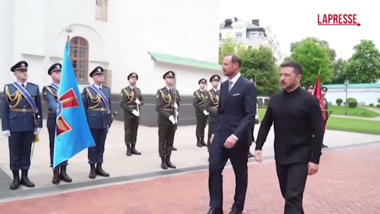 Ucraina, il principe ereditario di Norvegia incontra Zelensky Ucraina, il principe ereditario di Norvegia incontra Zelensky