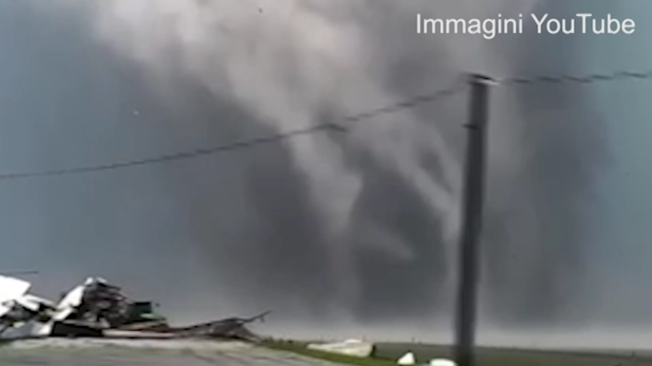 Tornado in Oklahoma, le immagini ravvicinate Tornado in Oklahoma, le immagini ravvicinate