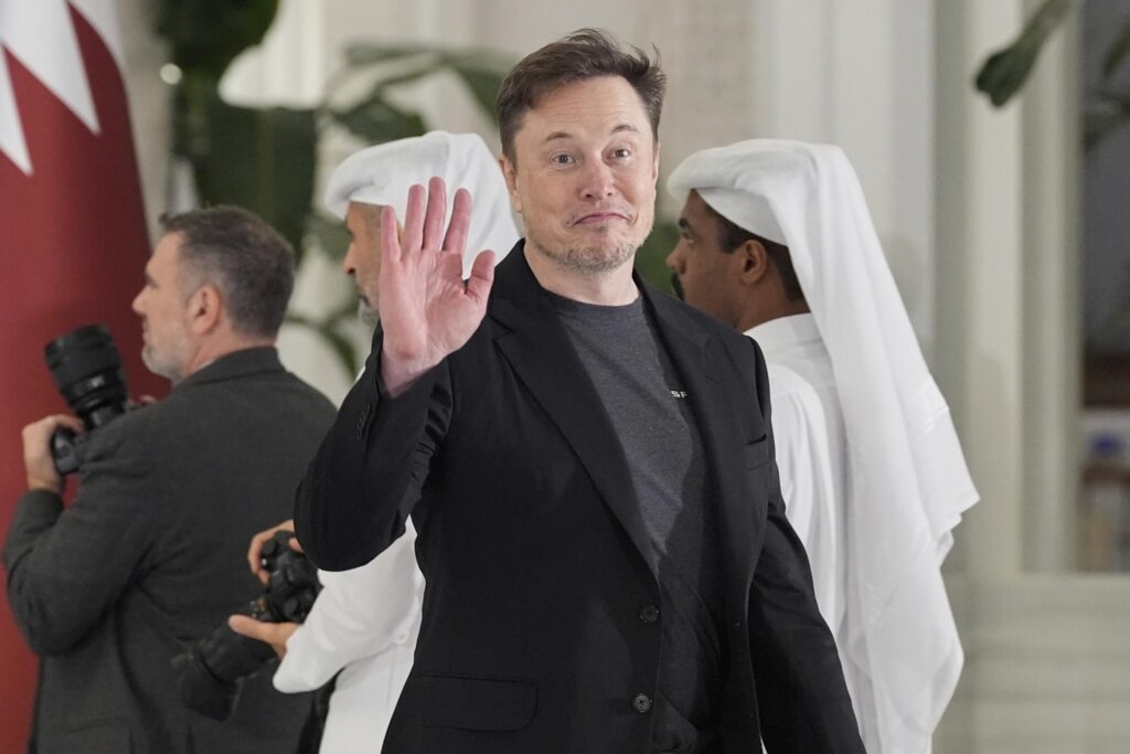 tesla musk resterò ceo per i prossimi cinque anni