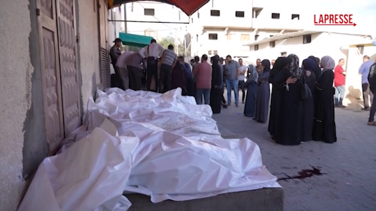 Gaza, attacchi Idf nella notte: lo strazio dei parenti delle vittime Gaza, attacchi Idf nella notte: lo strazio dei parenti delle vittime