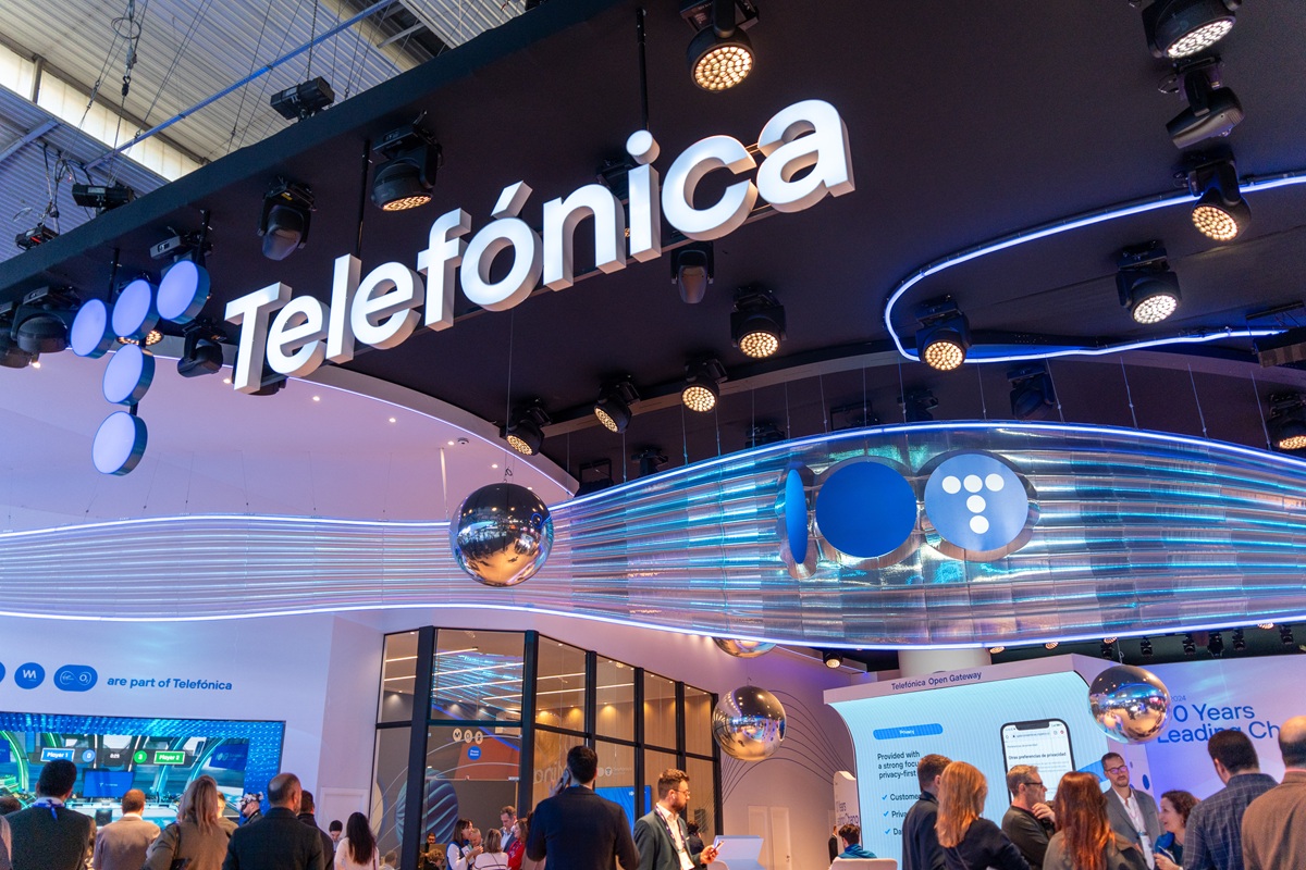 spagna dopo il blackout ora lo stop dei telefoni problemi alla rete