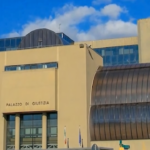 Arrestato sindaco Sorrento mentre intascava mazzetta: sequestrati anche 167mila euro a ‘sensitivo Lello’