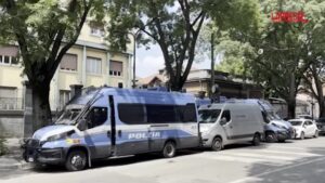 Milano, camionette davanti all’istituto di Medicina Legale dopo morte 21enne in scooter