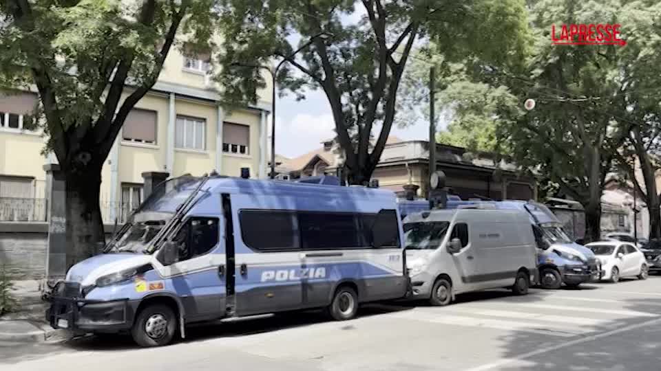 milano camionette davanti all istituto di medicina legale dopo morte 21enne in scooter