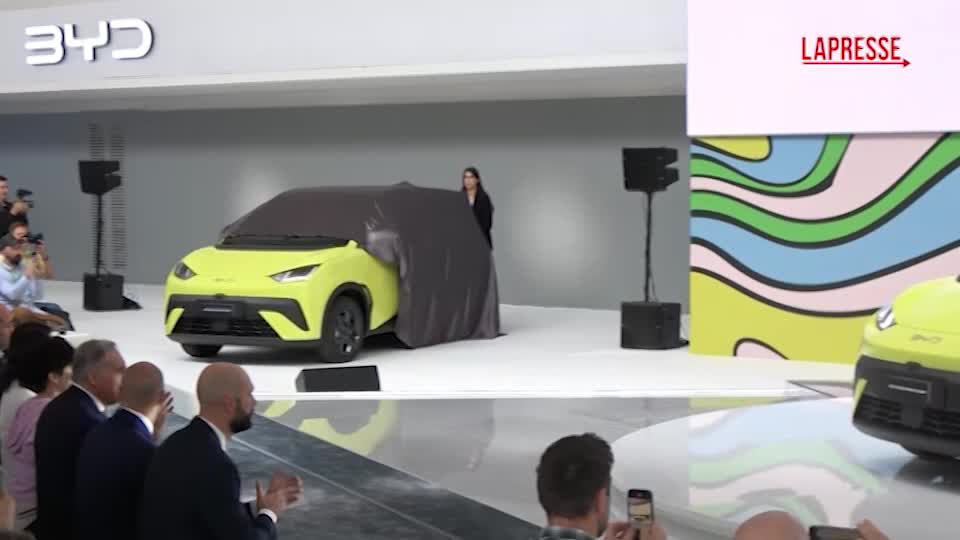 auto elettriche byd sfida il mercato europeo con la compatta low cost dolphin surf