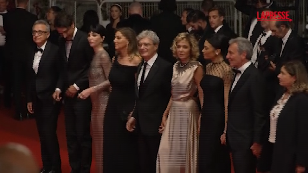 elodie a cannes il red carpet di ‘fuori di mario martone