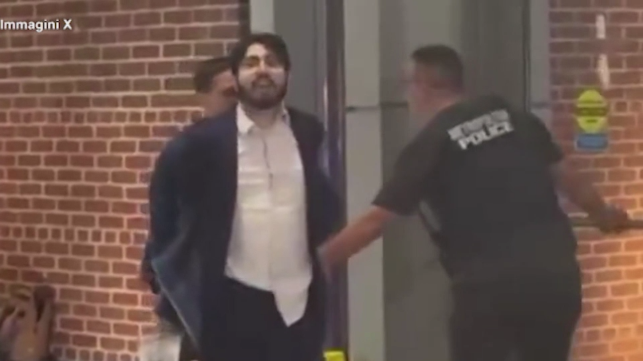 Sparatoria a Washington, presunto killer urla: “Palestina libera” Sparatoria a Washington, presunto killer urla: “Palestina libera”