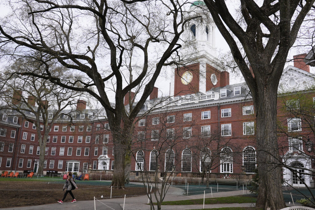Usa, Trump blocca le iscrizioni degli studenti stranieri a Harvard Usa, Trump blocca le iscrizioni degli studenti stranieri a Harvard